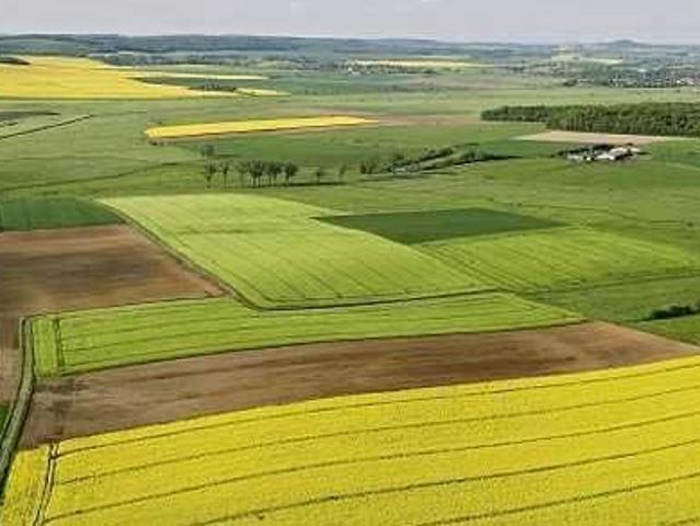 Bien agricole à vendre à Charenton du Cher 18210