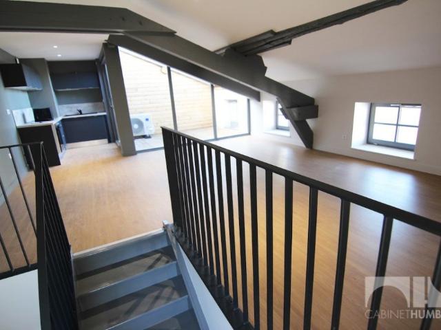 Bien d'exception F4 EN DUPLEX INVERSE REFAIT A NEUF
