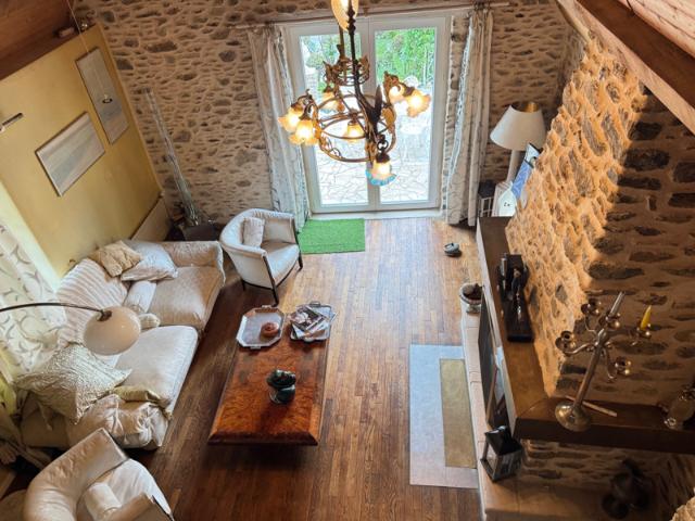 BIEN D'EXCEPTION MAISON DE CHARME AU COEUR DE LAVAL RIVE D