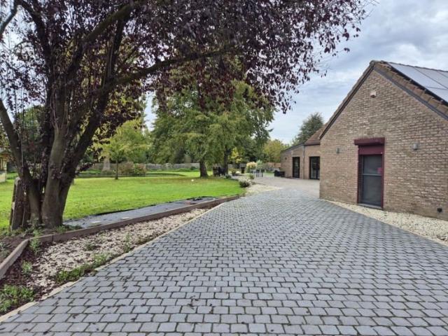 Bien d'exception situé au cœur du village de Thulin