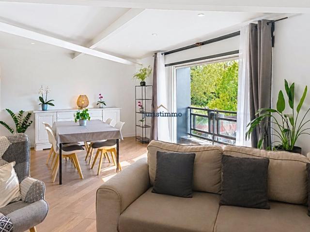 Bien rare: 175 m2 de charme industriel avec vaste pièce de. 175m² Camaret sur Aigues
