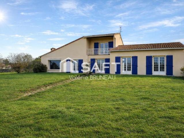 Maison contemporaine avec piscine sur 1,6 hectare – volumes exceptionnels