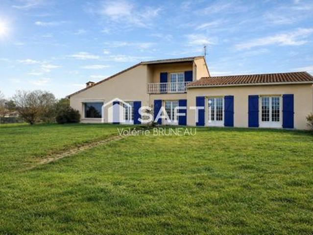 Maison contemporaine avec piscine sur 1,6 hectare – volumes exceptionnels