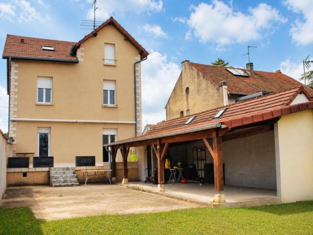 BIEN RARE A DOLE: maison bourgeoise aux volumes exceptionnels