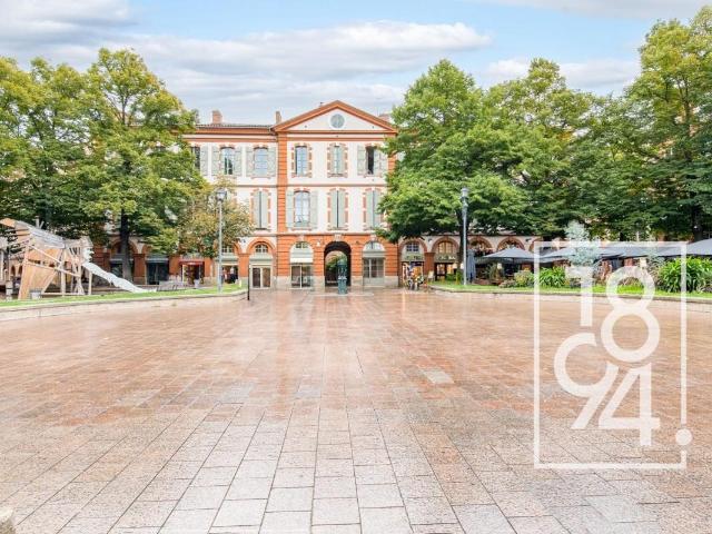 BIEN RARE! Appartement de 100m² avec grand balcon et ascenseu