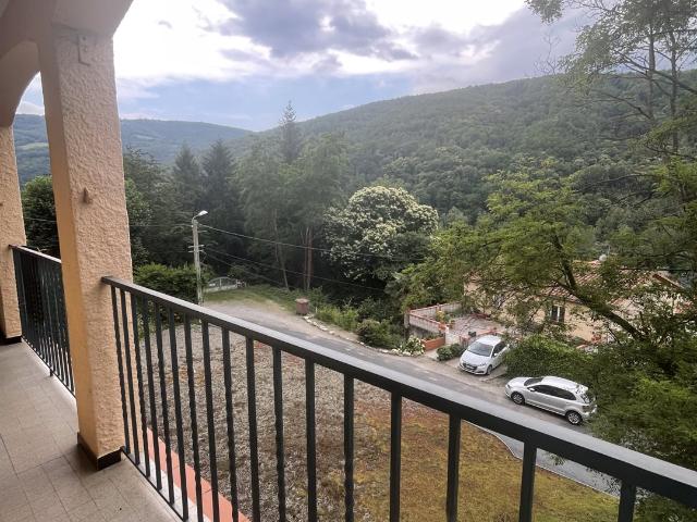 Bien rare, appartement situé au 1er étage composé d'une entr. 71m² Prats de Mollo la Preste