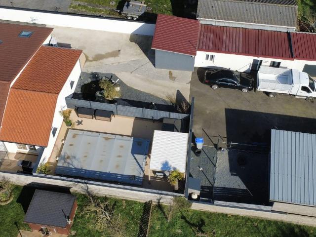 BIEN RARE ! Maison exceptionnelle avec hangar et local commercial