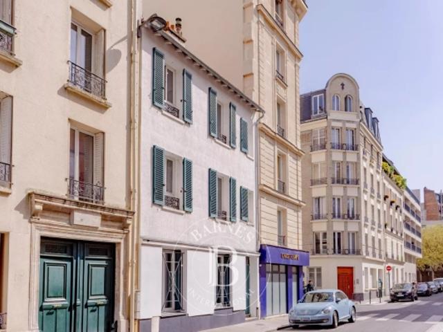 Paris XIV rue Hallé: maison de ville, 4 chambres, traversante