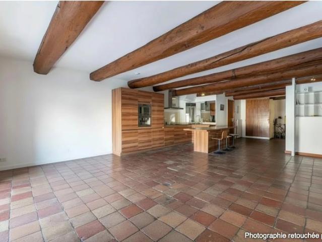 Bien unique, Vieux Port Marseille – 70 m² habitation et ou commercial