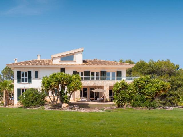 Bienvenido a esta villa ubicada en la hermosa y tranquila zo. 660m² Colonia de Sant Jordi