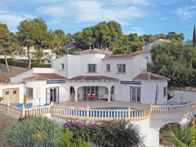 ¡Bienvenido a tu casa de ensueño en Moraira! Esta exquisita. 255m² Moraira