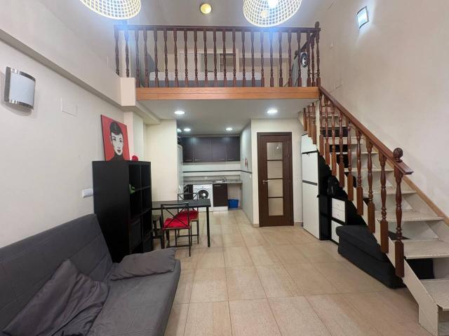 ¡Bienvenido a tu nuevo hogar! ESTUDIO PRADERA DE SAN ISIDRO, S.L. VENDE una planta baja DÚPLEX en Calle Alejandro Sánche