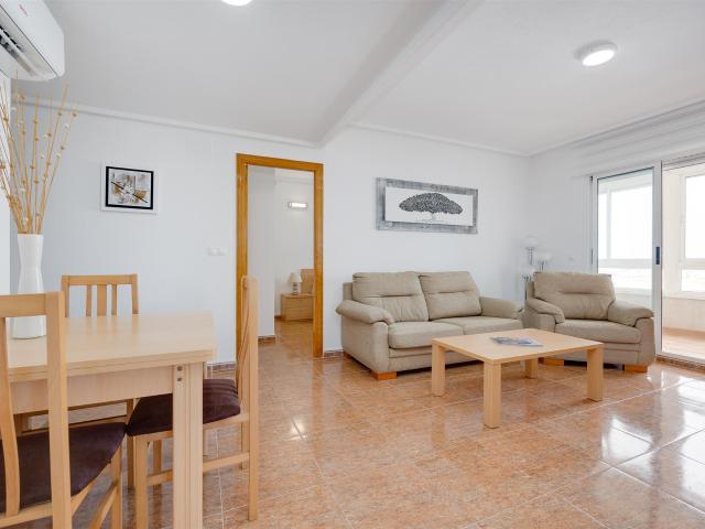 Bienvenido a un amplio apartamento en Torrevieja. Con una su. m² Torrevieja