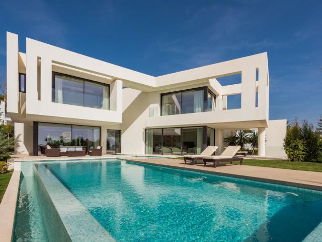 Bienvenido a una exquisita villa construida a finales de 202. 742m² Marbella