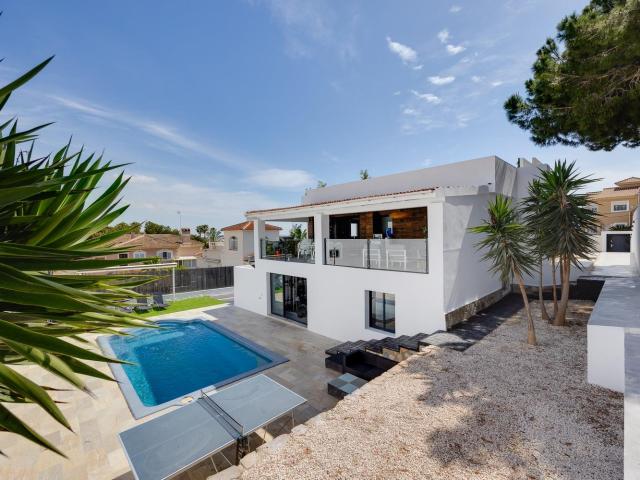 Bienvenido a una extraordinaria propiedad en Torrevieja, don. m² Torrevieja