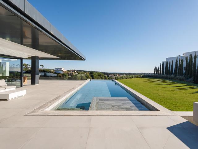 ¡Bienvenido al paraíso en Sotogrande! Presentamos esta impre. 1292m² Sotogrande