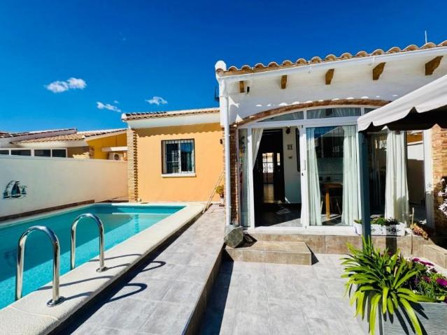 Bienvenidos a esta encantadora casa en La Florida, situada e. 82m² Orihuela Costa