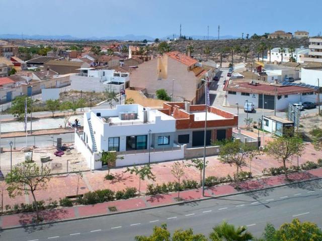 ¡Bienvenidos a esta exclusiva promoción de villas ubicadas e. 107m² Sucina