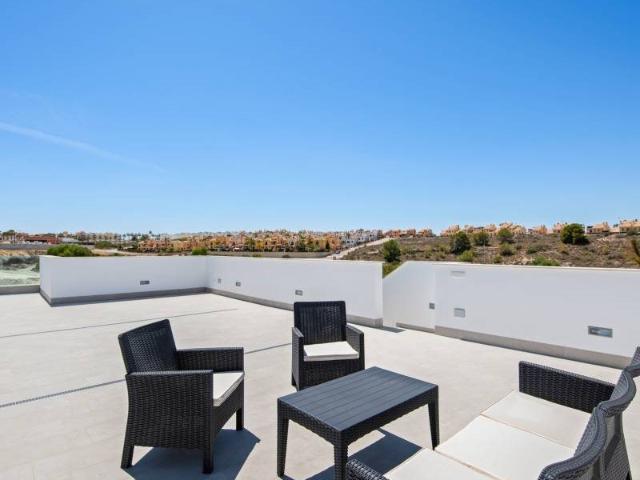 ¡Bienvenidos al paraíso mediterráneo! En la hermosa localida. 103m² Lomas de la Juliana