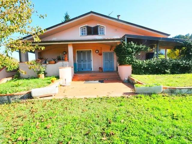 Bifamiliare 3.5 vani arredato con giardino privato
