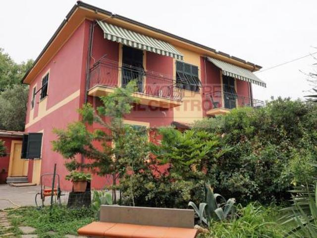 BIFAMILIARE VICINO CENTRO CON TERRENO