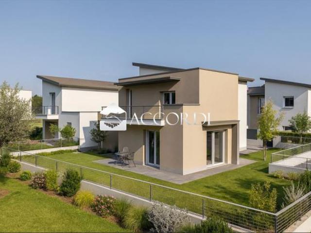 BIFAMILIARE di 4 vani e di 180 mq SAN VENDEMIANO rif. MM8000