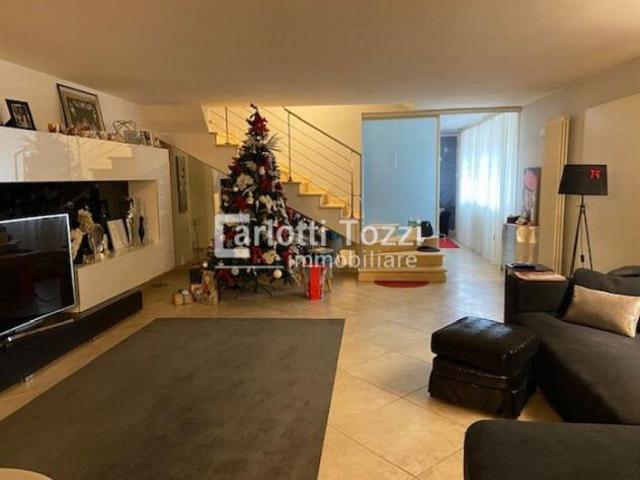 BIFAMILIARE di 6 vani e di 250 mq GROSSETO GROSSETO ZONA PIZZETTI rif. 03370IND