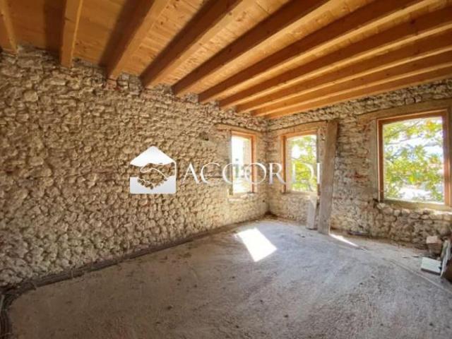 BIFAMILIARE di 3 vani e di 130 mq CAPPELLA MAGGIORE rif. DT75