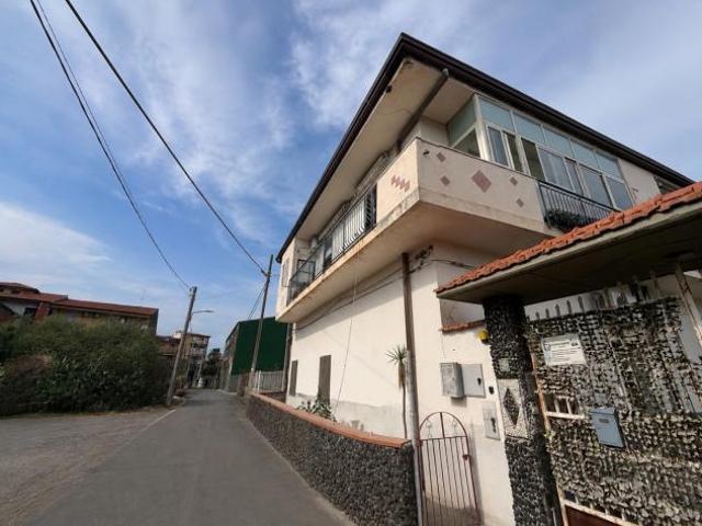 Bifamiliare in vendita a Camporotondo Etneo