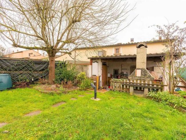 BIFAMILIARE in VENDITA a CAMPI BISENZIO di 7 vani