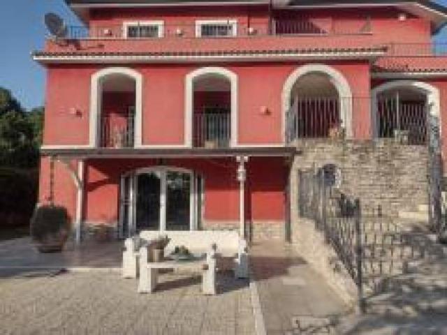 Bifamiliare in vendita a Cervaro