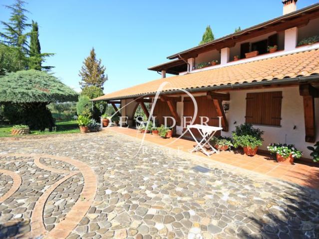 BIFAMILIARE in VENDITA a CINIGIANO BORGO SANTA RITA di 7 vani