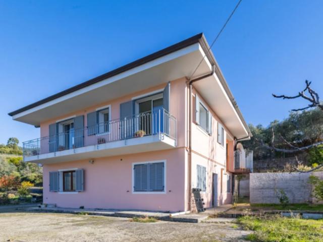 Bifamiliare in vendita a Bordighera