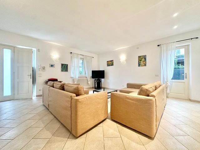 BIFAMILIARE in VENDITA a FORTE DEI MARMI Forte dei Marmi di 6 vani