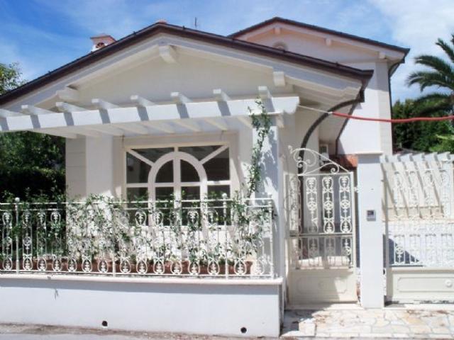 BIFAMILIARE in VENDITA a FORTE DEI MARMI Forte dei Marmi di 3 vani