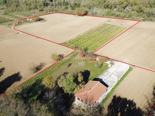 Bifamiliare in vendita a Loreto Aprutino
