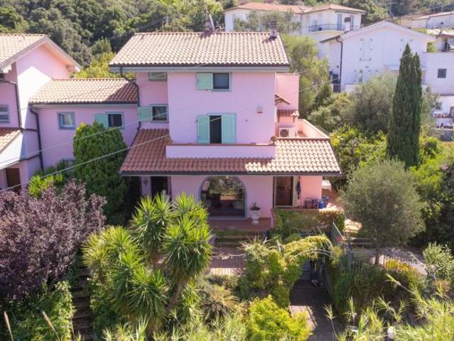 Bifamiliare in vendita a Livorno