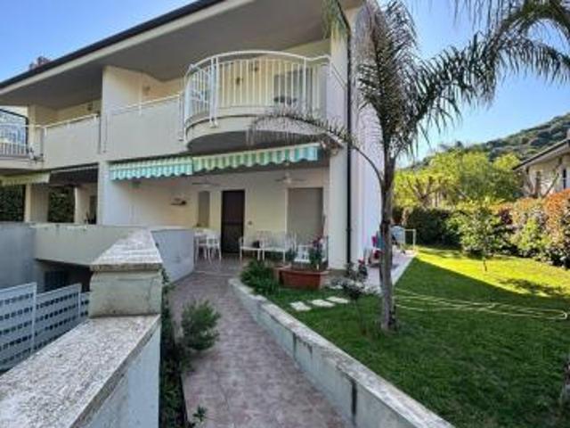 Bifamiliare in vendita a San Felice Circeo