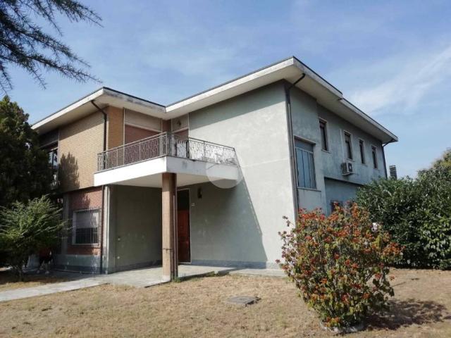 BIFAMILIARE in VENDITA a STRADELLA di 7 vani