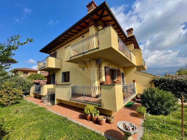 BIFAMILIARE in VENDITA a PIETRASANTA MARINA DI PIETRASANTA di 10 vani