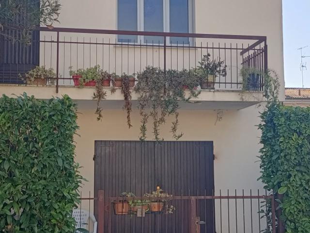 BIFAMILIARE in VENDITA a RAVENNA SAN BIAGIO di 7 vani