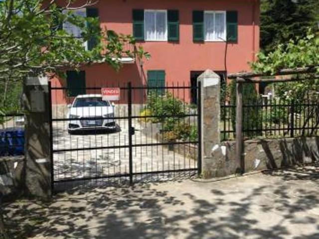 Bifamiliare in vendita a Varese Ligure