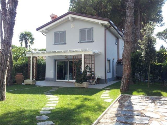 BIFAMILIARE in AFFITTO a FORTE DEI MARMI di 4 vani