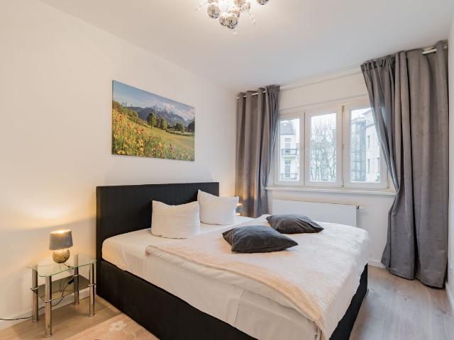 Big 3 rooms Apartment am Kurfürstendamm city Center Charlottenburg, Berlin Amsterdam Apartments for Rent