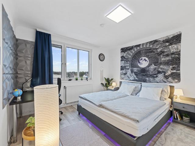 Big 1 Bedroom Apartment near Airport & City Center