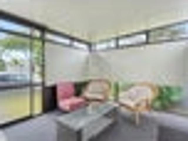Big 2 Bed Home with Huge Conservatory!