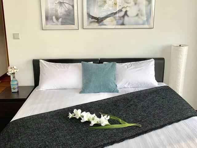 Big Condo Master bedroom Marina Boulevard, MBFC/ Marina One