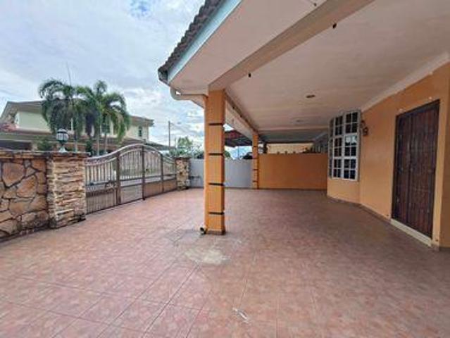 Big Corner Double Storey Terrace House For Sale in Menglembu Perak