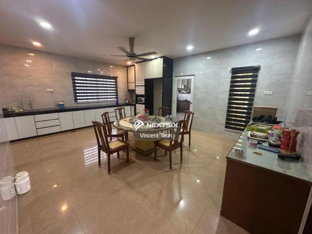 Big car park space! Super long! 2 Storey House • Location: Jalan Panti x, Taman Bukit Tiram, 81800, Ulu Tiram, Johor • Land size: 20x96!