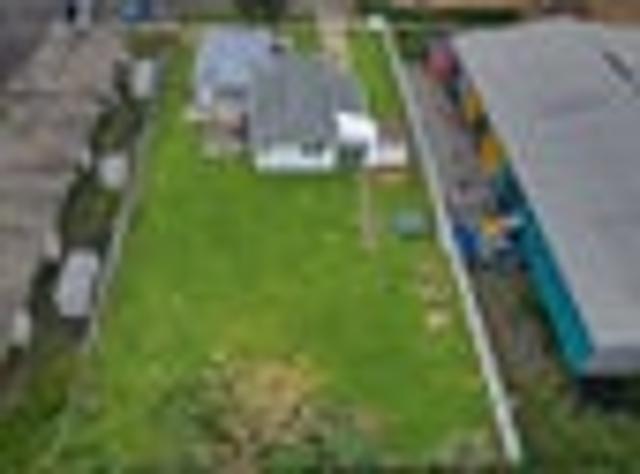 Big backyard. Great family layout